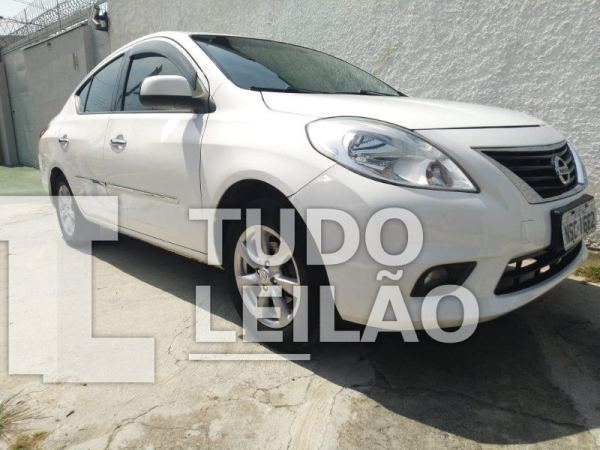Nissan Versa S 1.6 Flex 2013