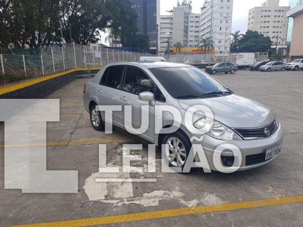 Nissan Tiida Sedan 1.8 Flex 2011