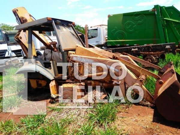 Retroescavadeira Case