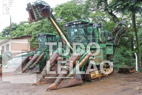 Colhedora Cana John D.3520T- 2009 Elevador nr.41984 E Corte Da Base Nr. 41880. - Motor 9 Lts - Problema