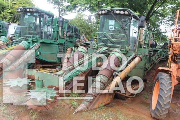 Colhedora Cana John D.3520T- 2011 Com Elevador nr.41327 E Corte Base Nr. 41937 - Motor 9 Lts - Problema