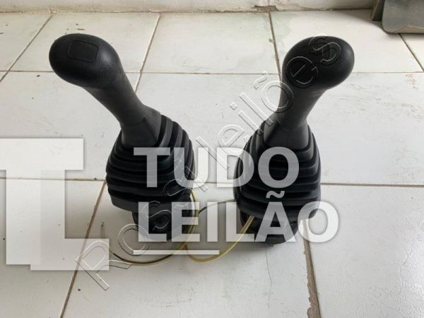 02 Joysticks Para Escavadeiras. Universal