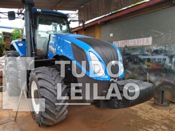 New Holland T8.325 2011