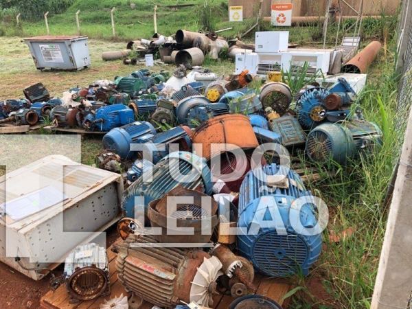 Aprox. 45 Motores Eletricos, Sucatas Eletrica/ Eletr. ( Obs. As Caçambas Não Fazem Parte Do Lote ) -loc