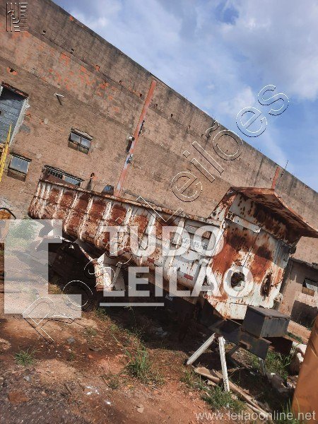 Caçamba Basculante De 15 M3 Com Pistão