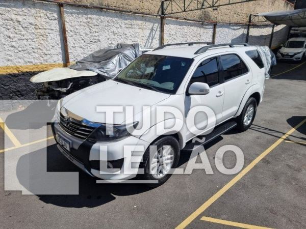 Toyota Hilux SW4 4x4 2.4 Flex 2013