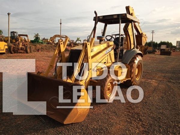 Case E. 580L 4X2 2001