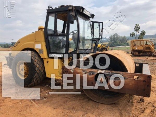 Rolo Compactador Combat. CB250G. 2011