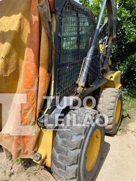 New Holland Nd. L220 . Operacional 2013