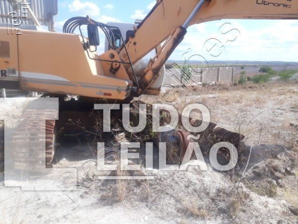 Retroescavadeira Liebherr. 944 B. Parou . Esteira Necessita De Reparos