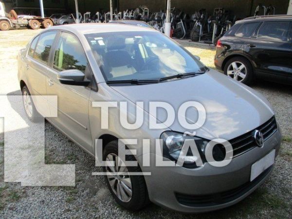 Volkswagen Polo Sedan 1.6 Mi Flex 2014