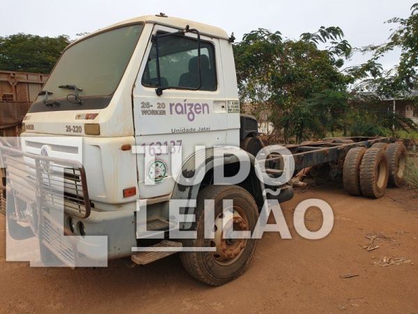 Volkswagen 26.220 6x4 3 Eixos Diesel 2011