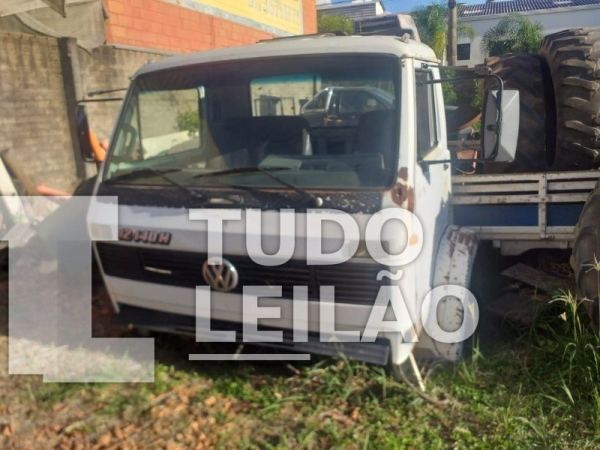 Cabine Com Bancos (caminhão Volks 12 140)