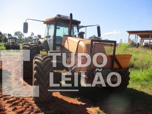 Trator Valtra 2011