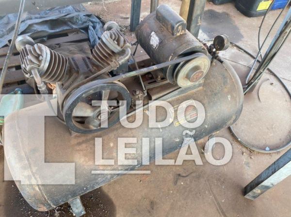 Peças Diversas.: Carregador Bateria, Rodas De Caminhão, Compressor De Oficina Elétrico, Compressor