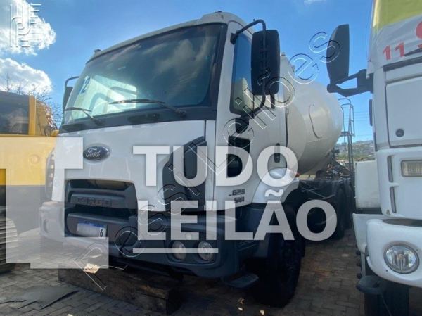 Ford Cargo 2628 E 6x4 T 3 Eixos Diesel 2011