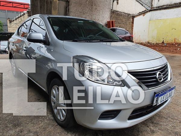 Nissan Versa 1.0 Flexstart Flex 2013