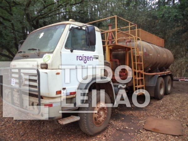 Volkswagen 26.220 6x4 3 Eixos Diesel 2010