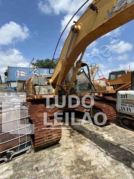 Case Cx 240. Parou