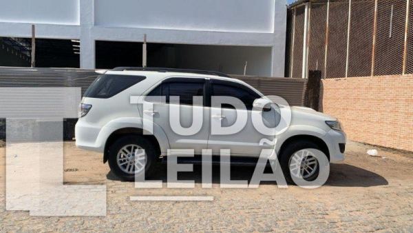 Toyota Hilux SW4 Srv 4x4 4.0 V6 Flex 2014