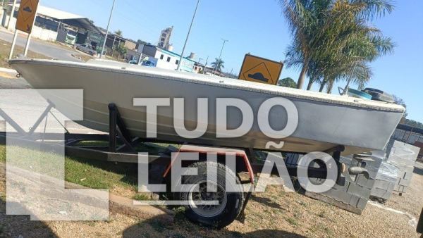 Lancha Com Motor 40 - Sem Carreta
