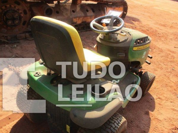 Trator Jardim J. Deere, D130, 2011