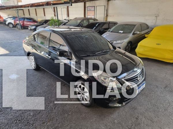 Nissan Versa S 1.6 Flex 2013