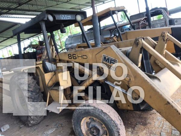 Retroescavadeira Mf 86
