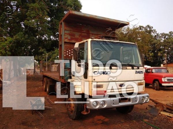Ford Cargo 2425 3 Eixos Diesel 2002