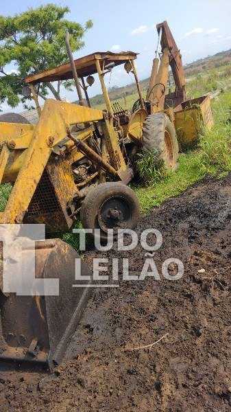 Retroescavadeira Mf
