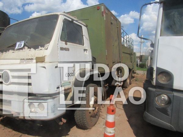 Volkswagen 26.260 8x4 4 Eixos Diesel 2005