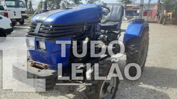 Trator 18CV. 4.4 Sem Ou Ano De Identificação Falta Barra Do Hidráulico Obs: No Peso Da Roda