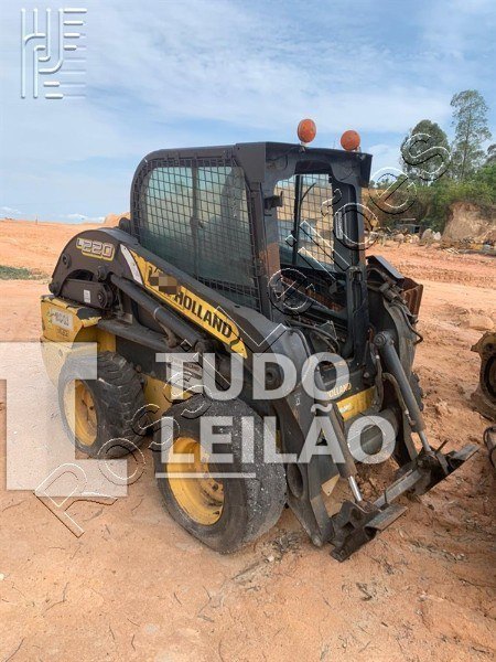 New Holland L220 2012