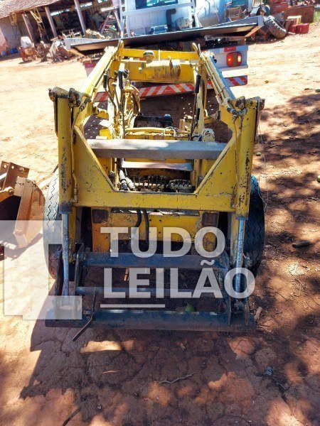 Mini Carregadeira Bob Cat 610 Com Implemento Retro Escavadeira Para Ser Acoplado
