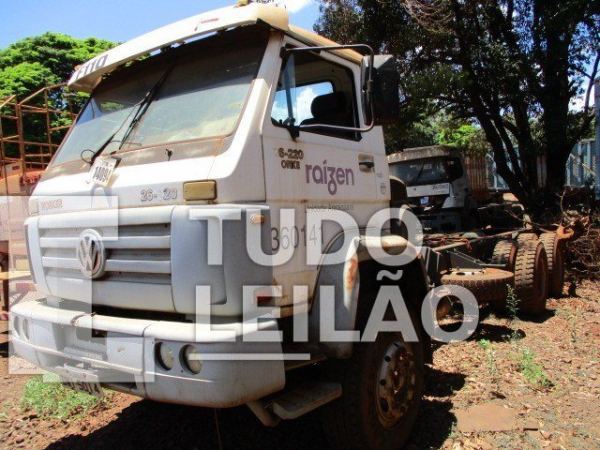 Volkswagen 26.220 6x4 3 Eixos Diesel 2007