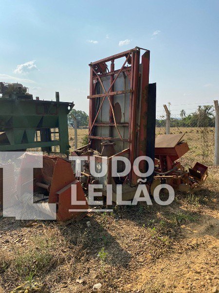 Plantadeira E Implemento De Trator
