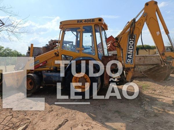 Retroescavadeira Randon 2011