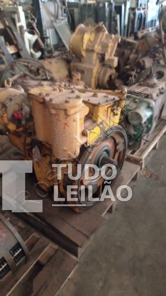 Caterpillar Lar 955. Obs: Bomba Não Inclusa