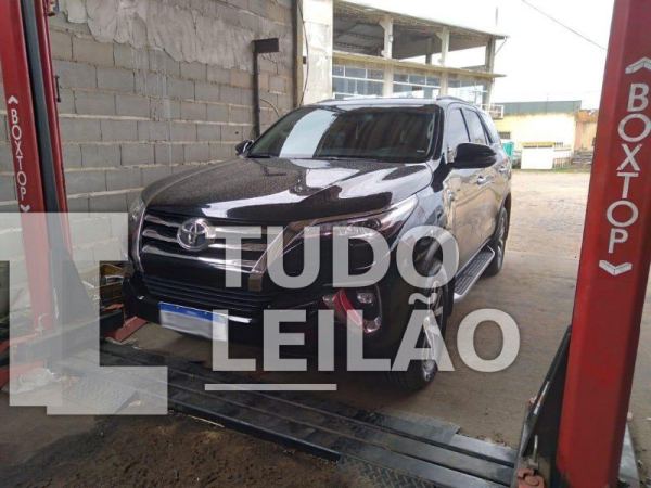 Toyota Hilux SW4 Srx Plat 4x4 2.8 TB Die Flex