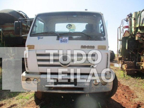 Volkswagen 26.220 6x4 3 Eixos Diesel 2008