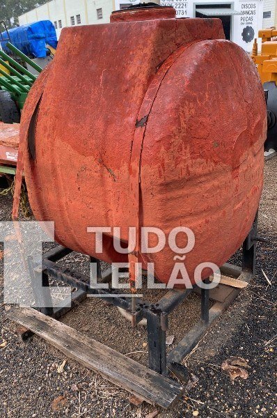 Aplicador De Adubo E Calcário De 4 Linhas Kamaq + Pulverizador 400L Cimaber Equipado