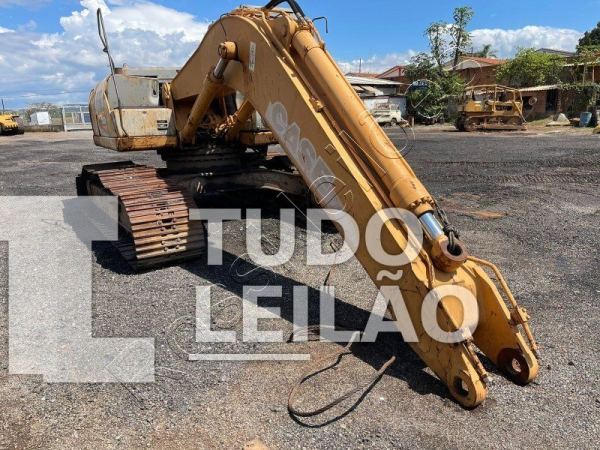 Escavadeira Case CX240
