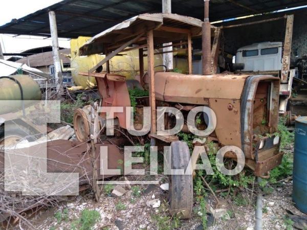 Trator Mf 290 , Faltando Rodas Traseiras