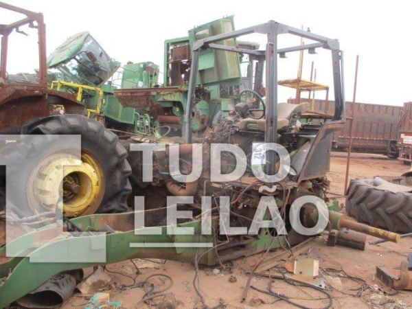 Trator John Deere 7210J, 2013
