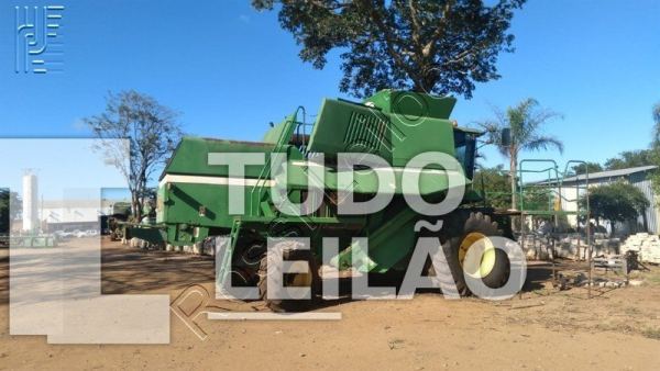 Colheitadeira John Deere 1550, 2003, Plataforma 23pes, Sendo Revisada Plataforma 23 Pés