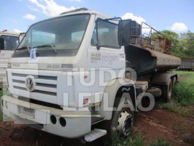 Volkswagen 26.220 6x4 3 Eixos Diesel 2010