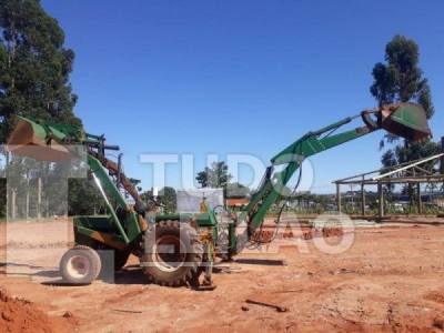 Trator Valmet 60 Direção Hidráulica Com Conjunto De Retroescavadeira