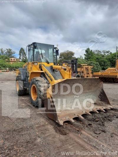 Pá Carregadeira Komatsu WA200 2009 Operacional
