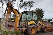 Retroescavadeira Caterpilar 416E, 2011
