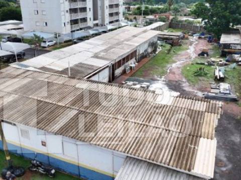 Área com 1.628 m² (com ocupação comercial) - Jardim Marivan - Araraquara - SP